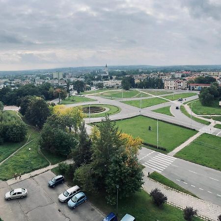 Mieszkanie W Centrum Miasta Ostrowiec Świętokrzyski Екстериор снимка