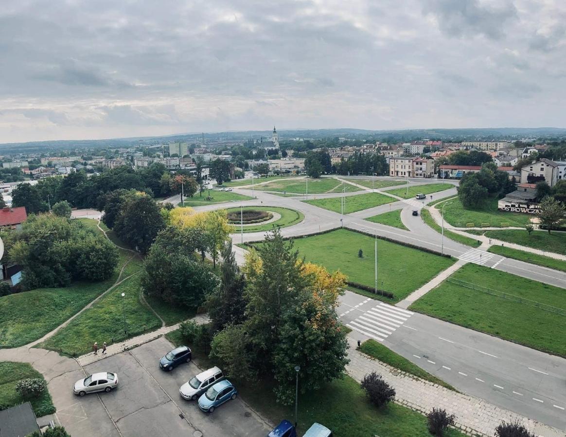Mieszkanie W Centrum Miasta Ostrowiec Świętokrzyski Екстериор снимка